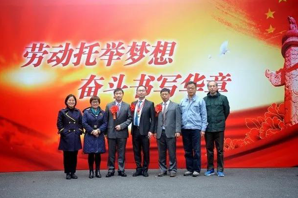 向勞模致敬！華虹集團2位上海市勞動模范和2個上海市模范集體受表彰